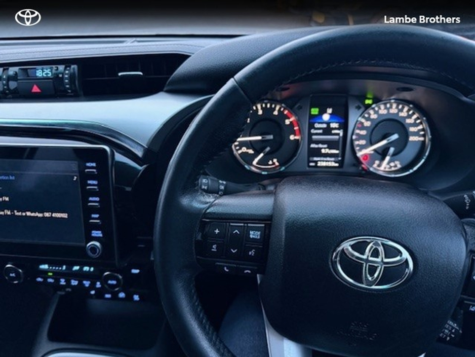2021 Toyota Hilux - image 11