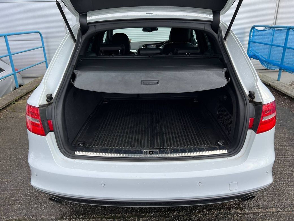 2015 Audi A4 AVANT S-LINE 2.0 TFSI // SERVICE HISTORY // NEW 19" S-LINE ALLOYS // DUAL ZONE CLIMATE CONTROL €17,900