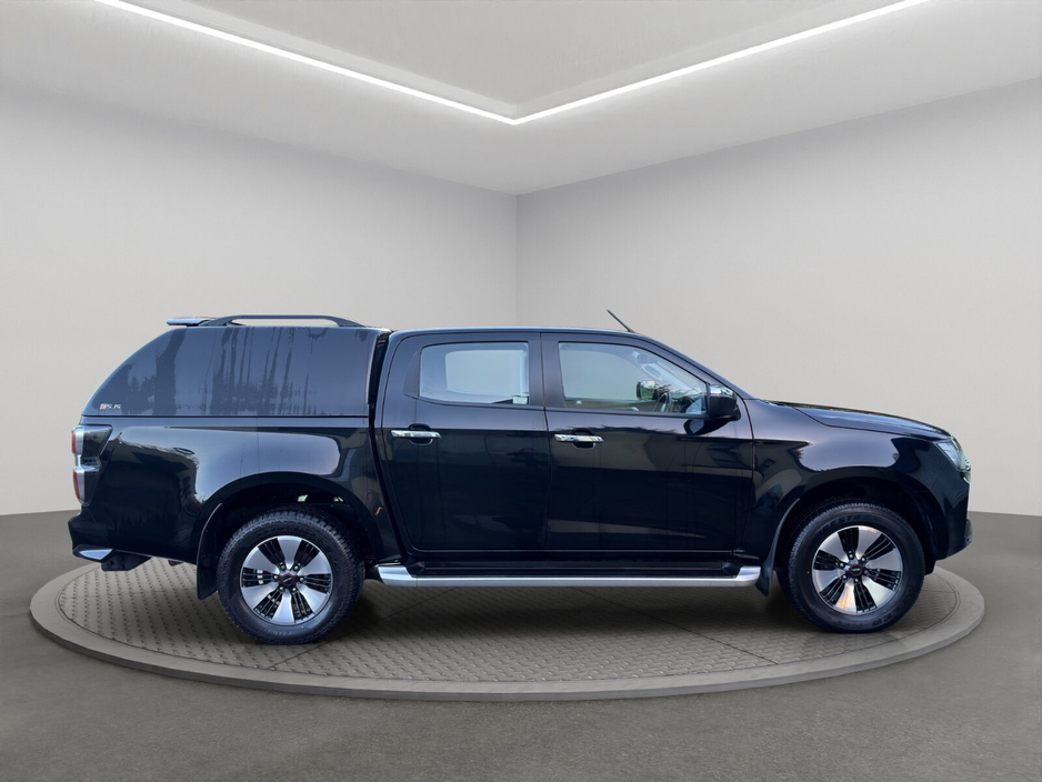 2016 Mitsubishi Shogun 