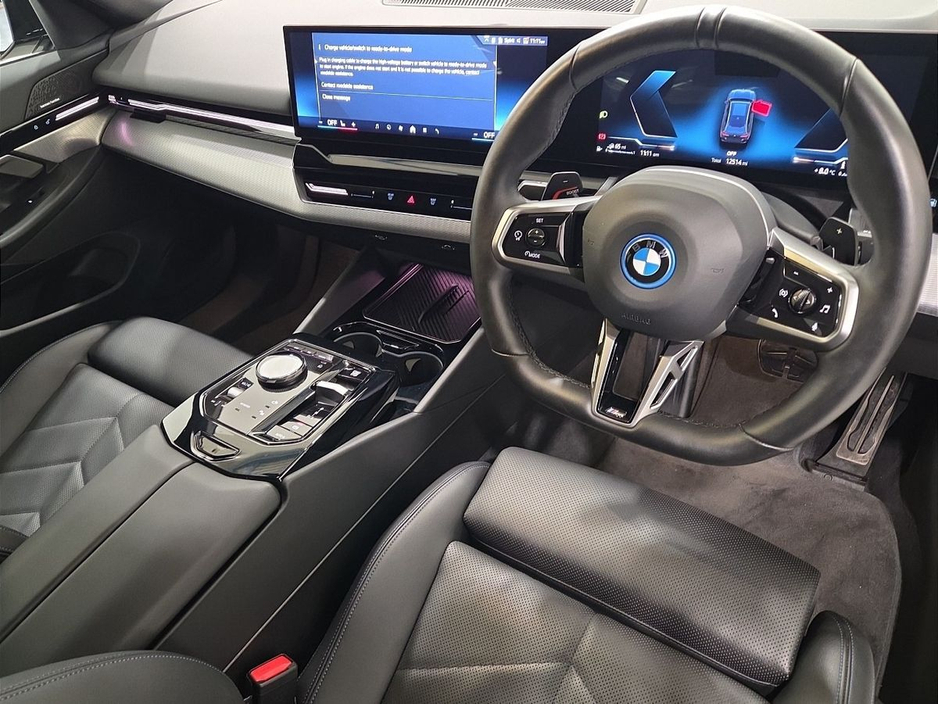 2024 BMW 5 Series - image 6