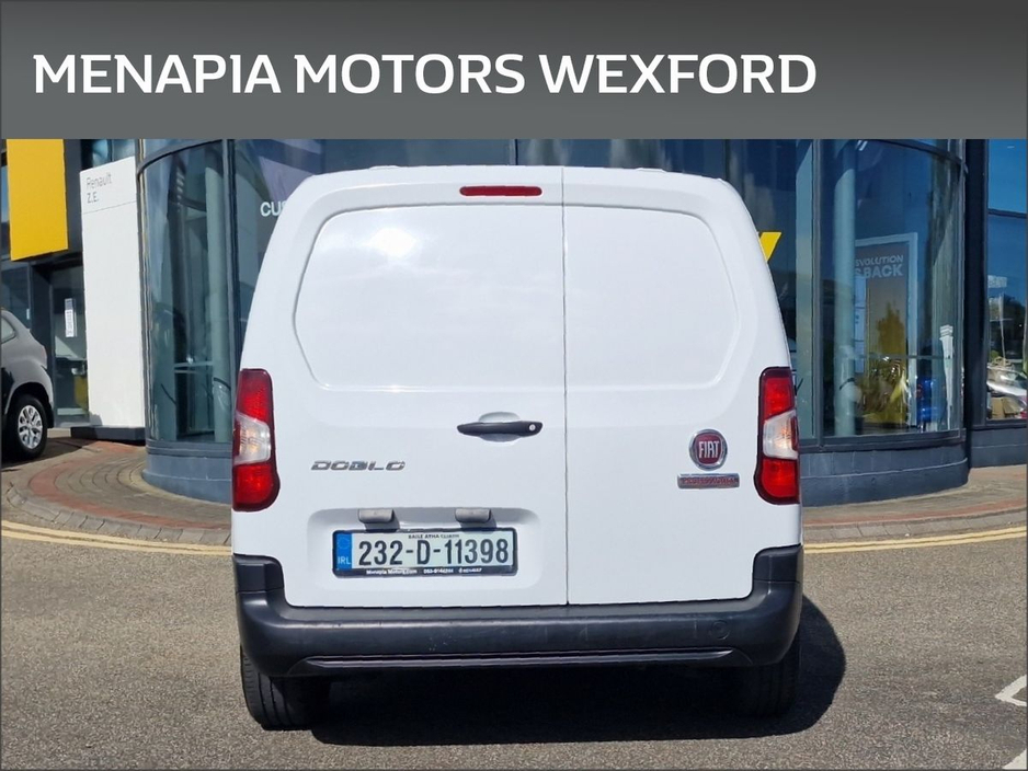 2023 Fiat Doblo - image 11
