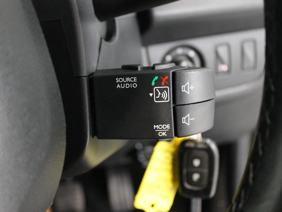 2020 Dacia Sandero - image 22