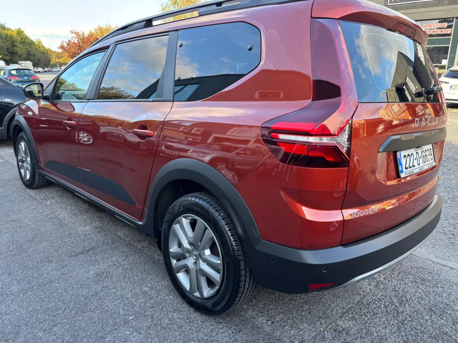 2022 Dacia Jogger - image 10