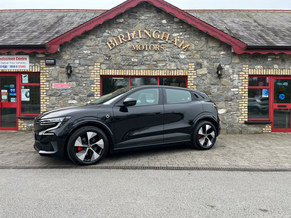 2023 Renault Megane E-Tech - image 5