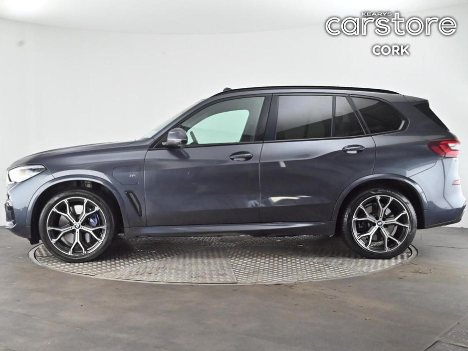 2020 BMW X5 - image 6