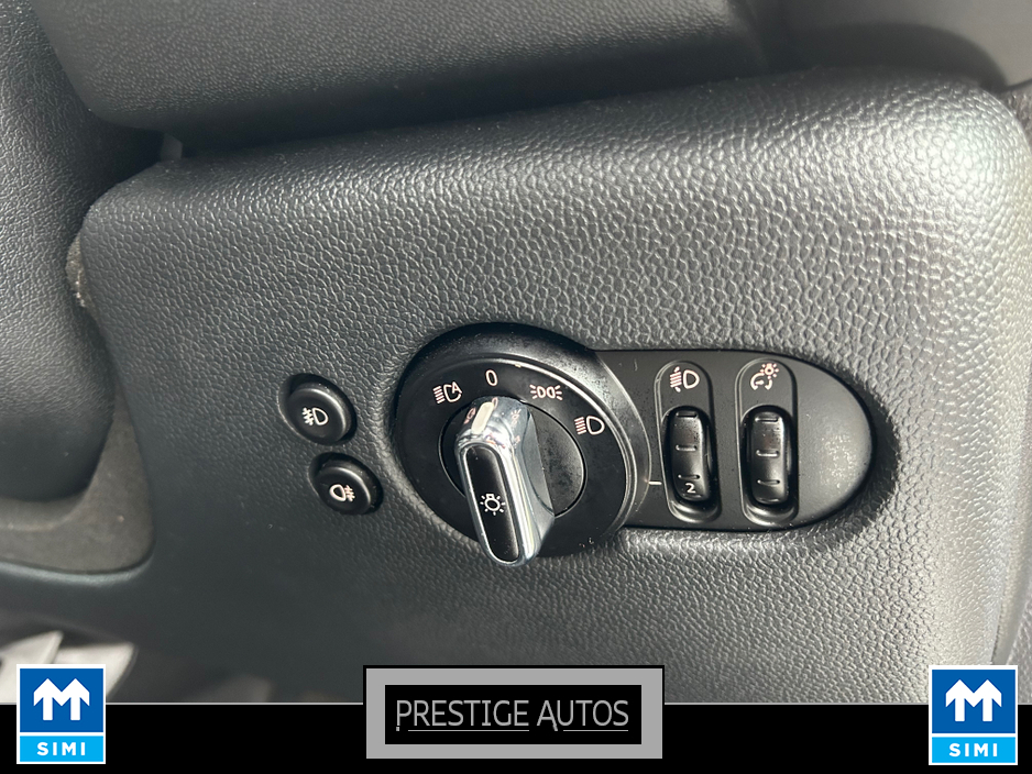 2014 MINI Hatch - image 17