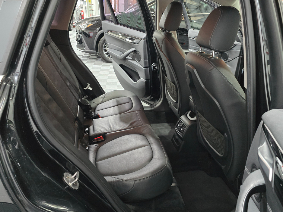 2017 BMW X1 - image 10