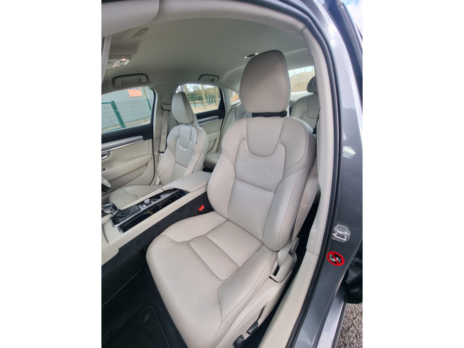 2017 Volvo S90 - image 17