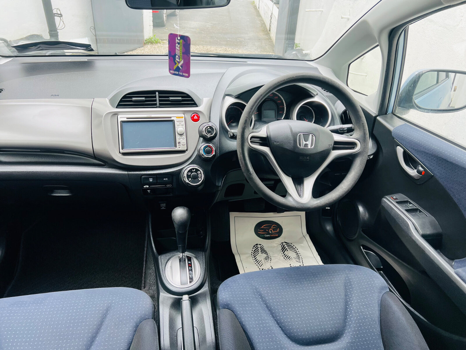 2010 Honda Fit - image 5