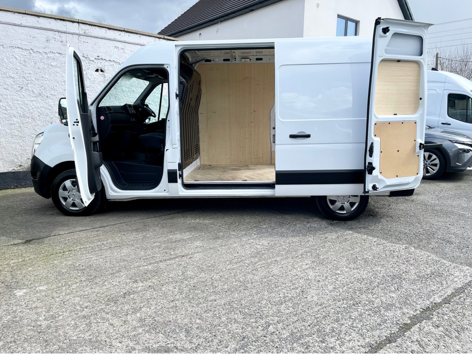 2023 Nissan Interstar - image 29