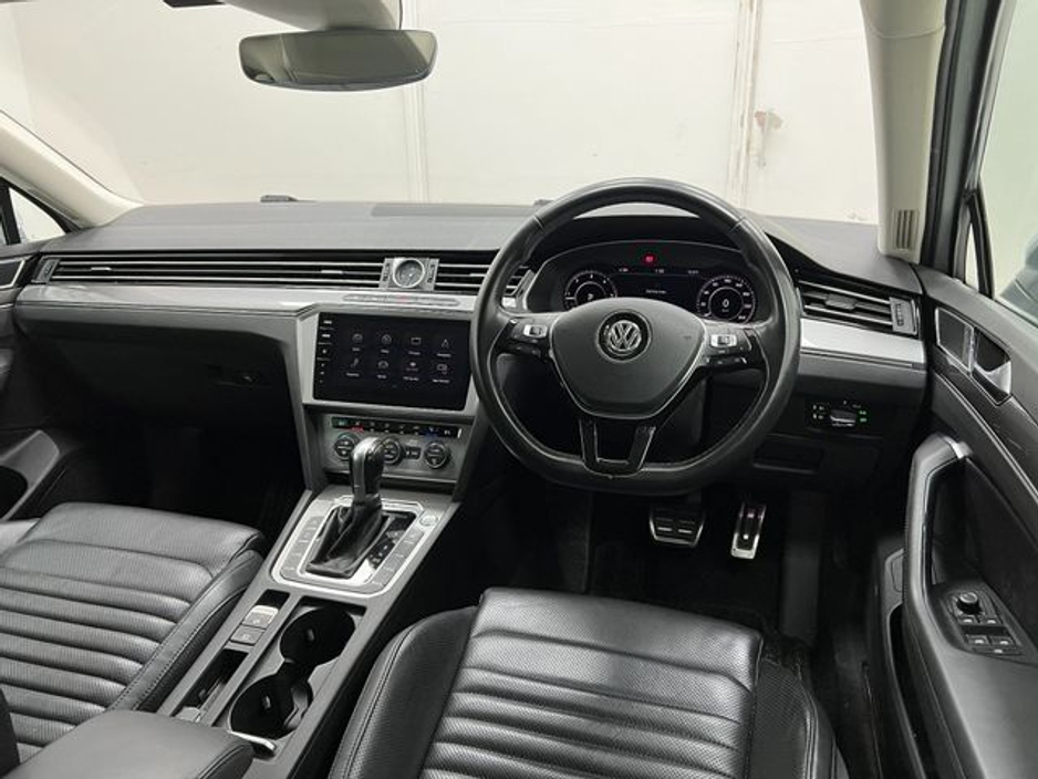 2020 Volkswagen Passat - image 16