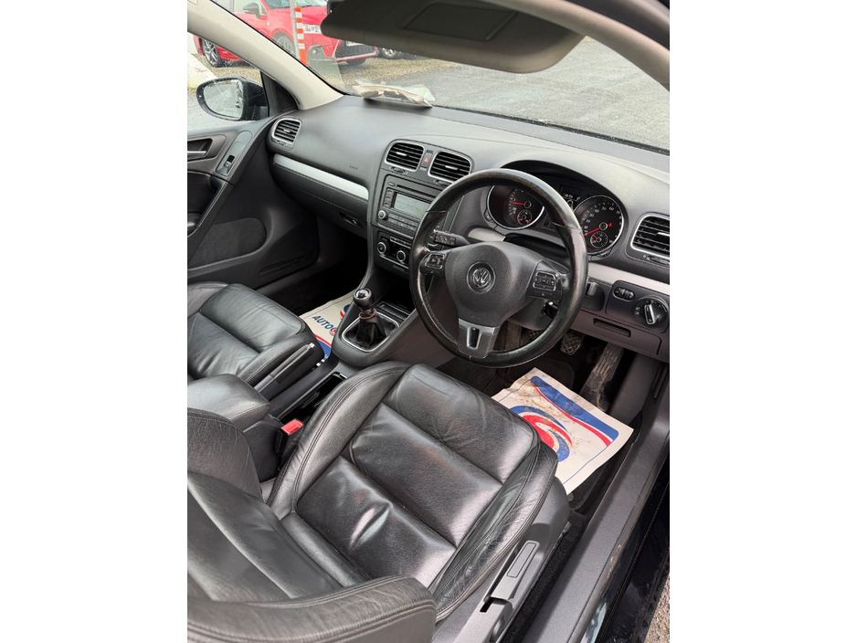 2012 Volkswagen Golf - image 6