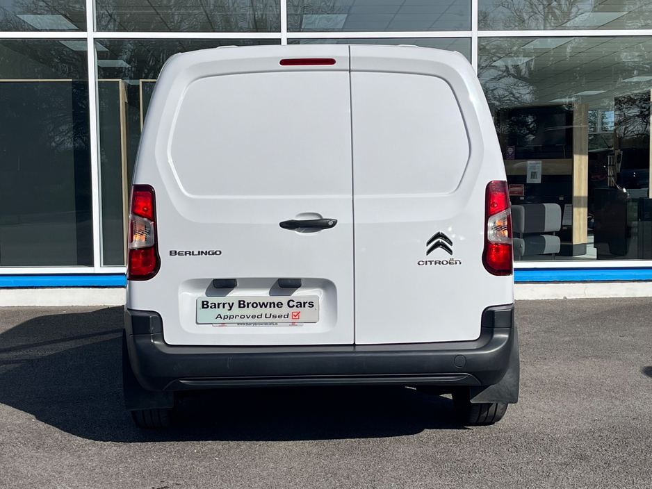 2023 Citroen Berlingo - image 9
