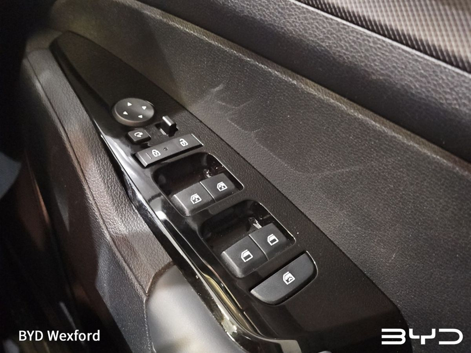 2022 Kia Sportage - image 24