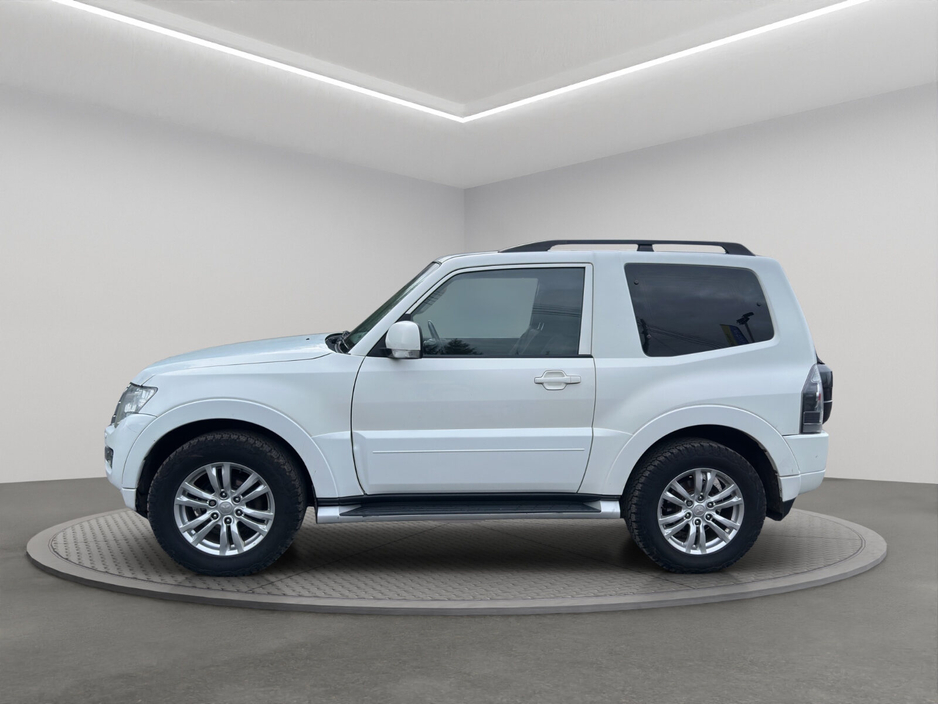 2016 Mitsubishi Shogun 