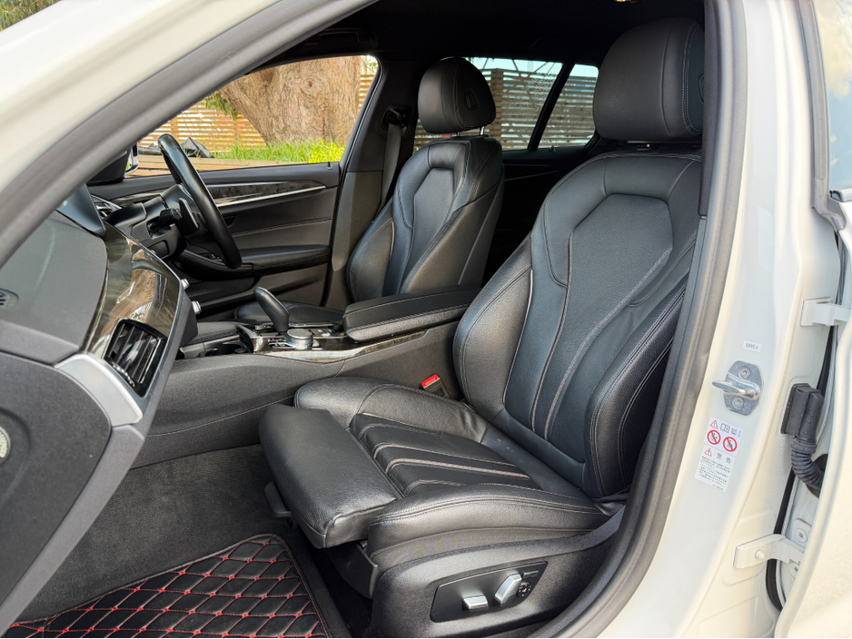 2018 BMW 5 Series - image 30