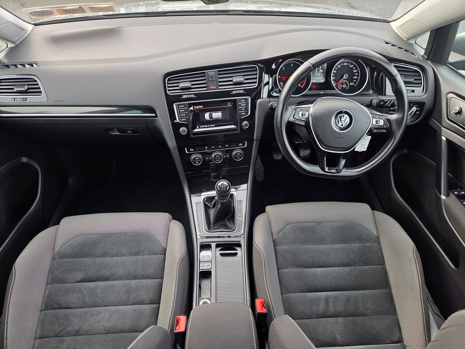 2015 Volkswagen Golf - image 8