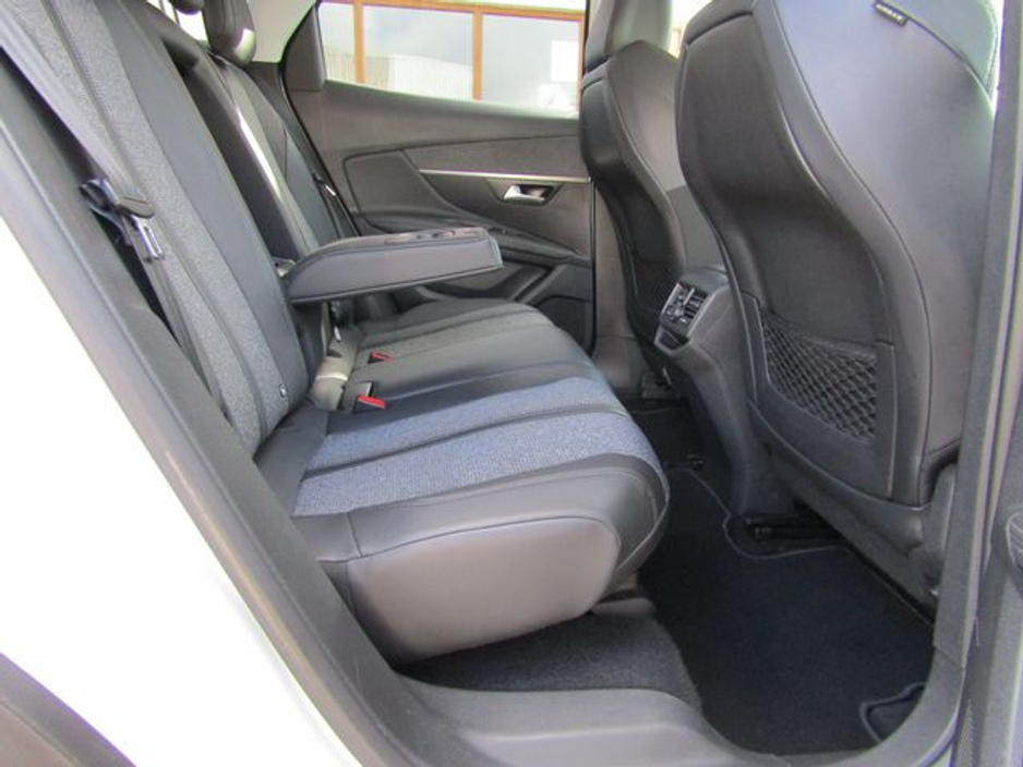 2018 Peugeot 3008 - image 20