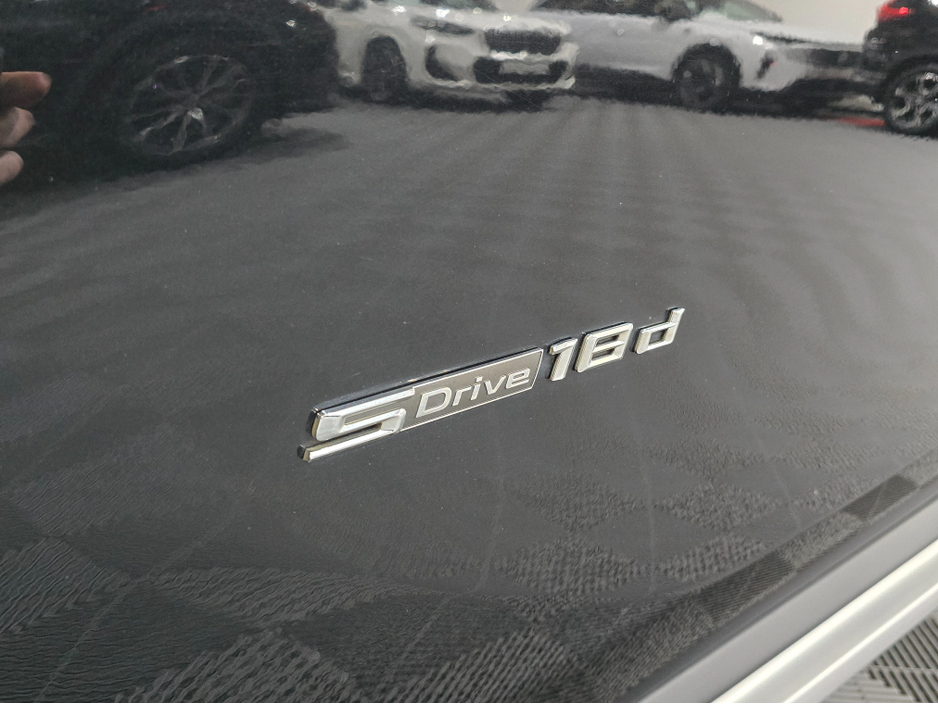 2017 BMW X1 - image 34