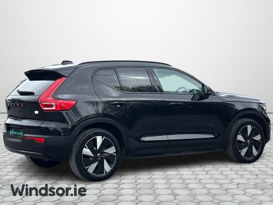 2024 Volvo XC40 - image 2