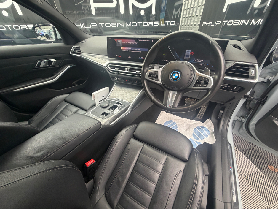 2023 BMW 3 Series - image 15