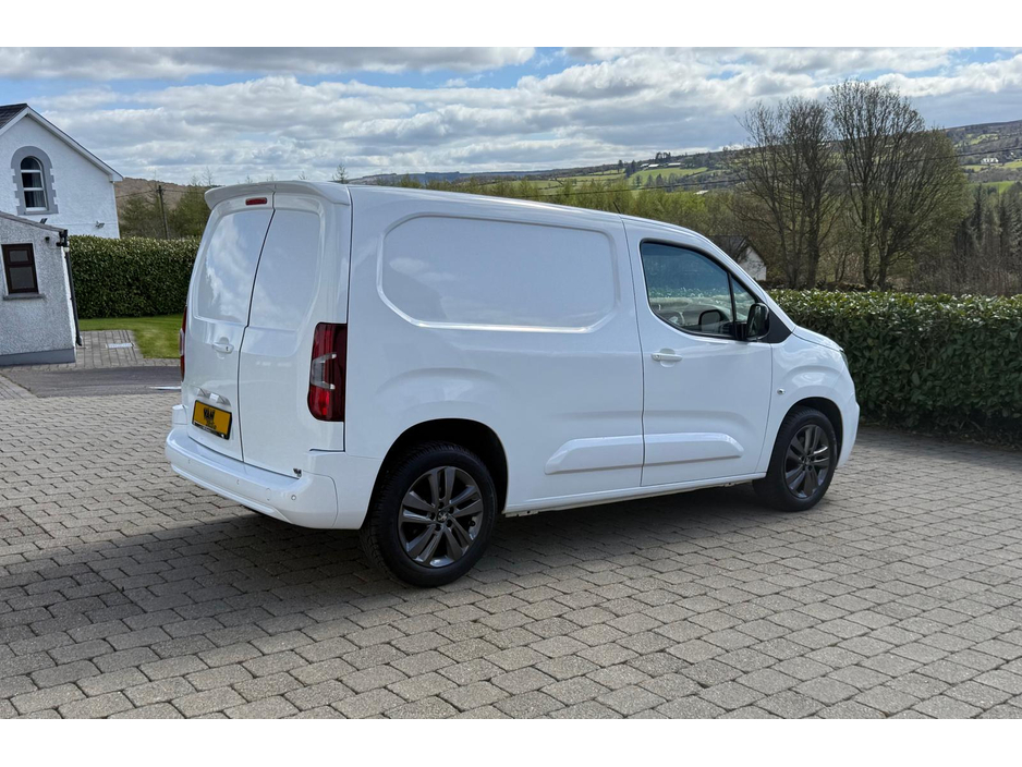 2020 Peugeot Partner - image 3