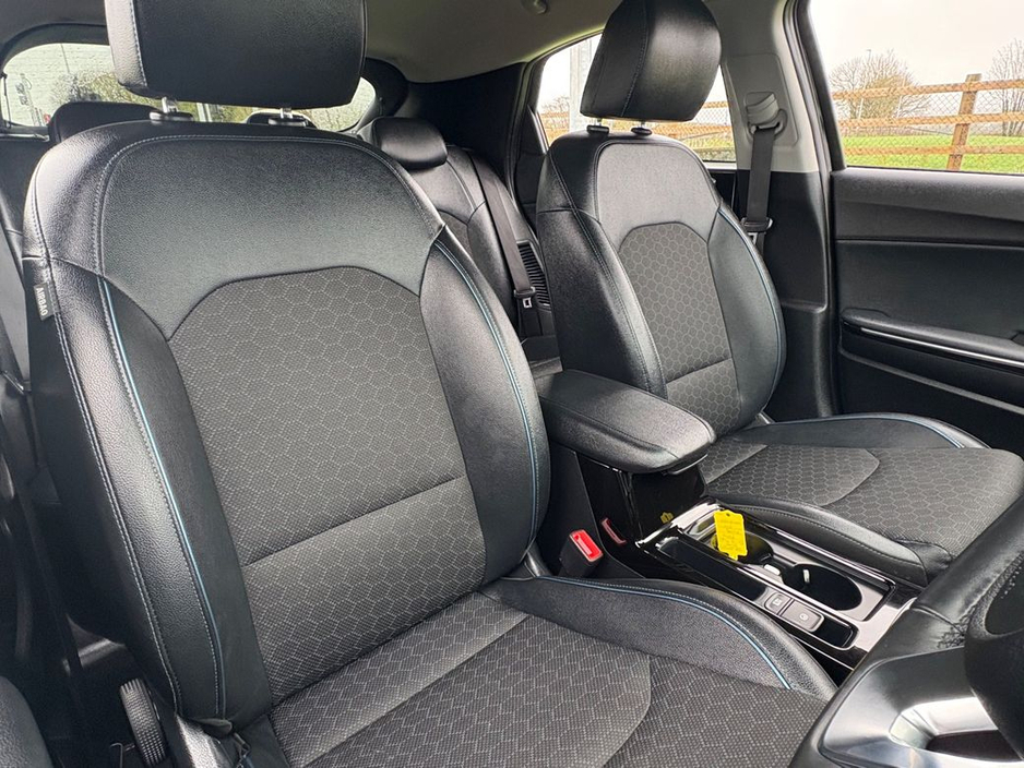 2023 Kia XCeed - image 10