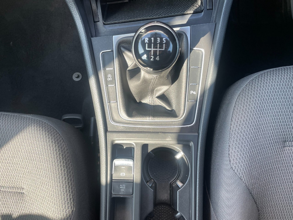 2017 Volkswagen Golf - image 14