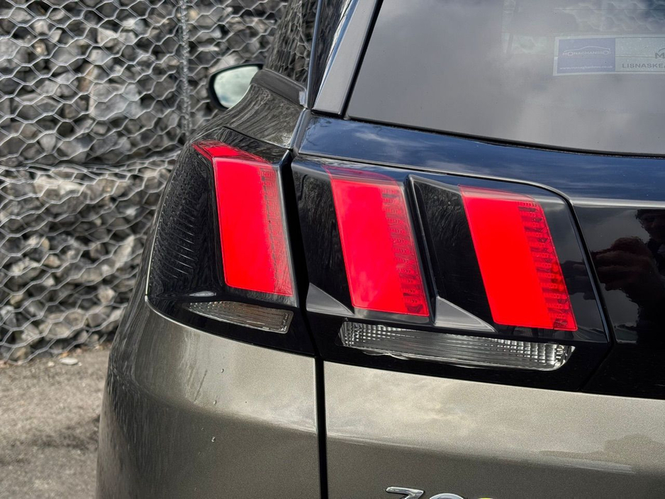 2019 Peugeot 3008 - image 10