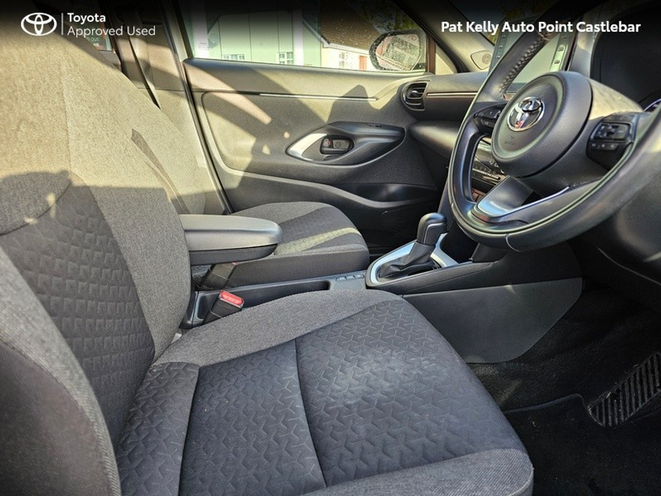 2022 Toyota Yaris Cross - image 11