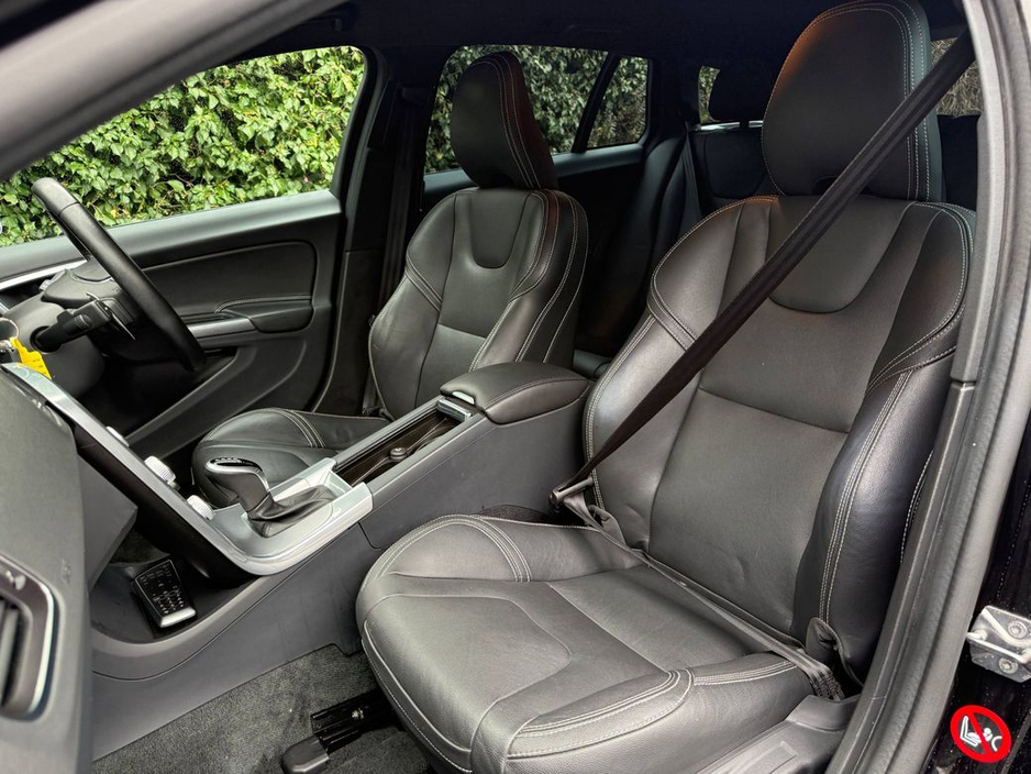 2017 Volvo V60 D4 CLASSIC 2.0 D // SERVICE HISTORY // REVERSE CAMERA // DIGITAL CLUSTER €19,900