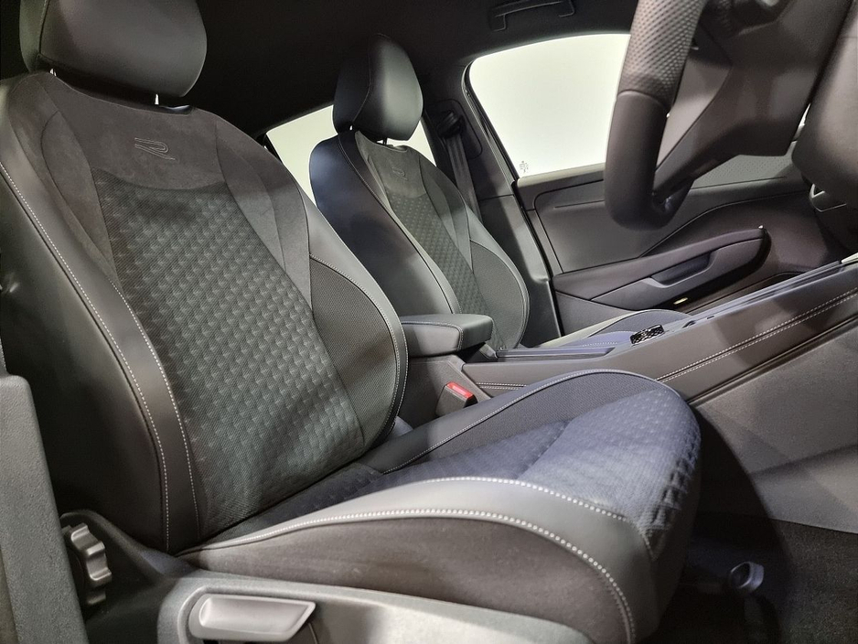 2026 Volkswagen T-Roc - image 22