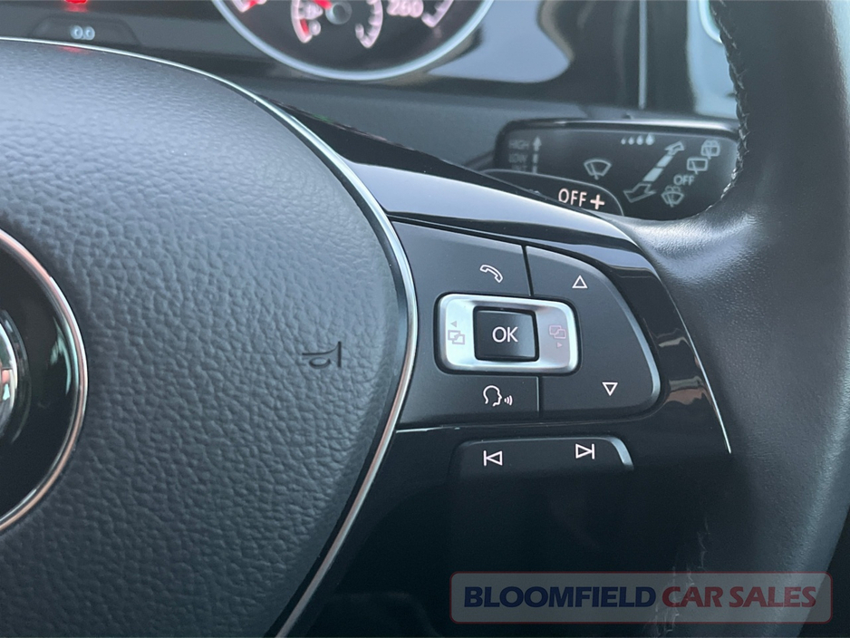 2017 Volkswagen Golf HIGHLINE , AUTO // LOW MILEAGE €17,950