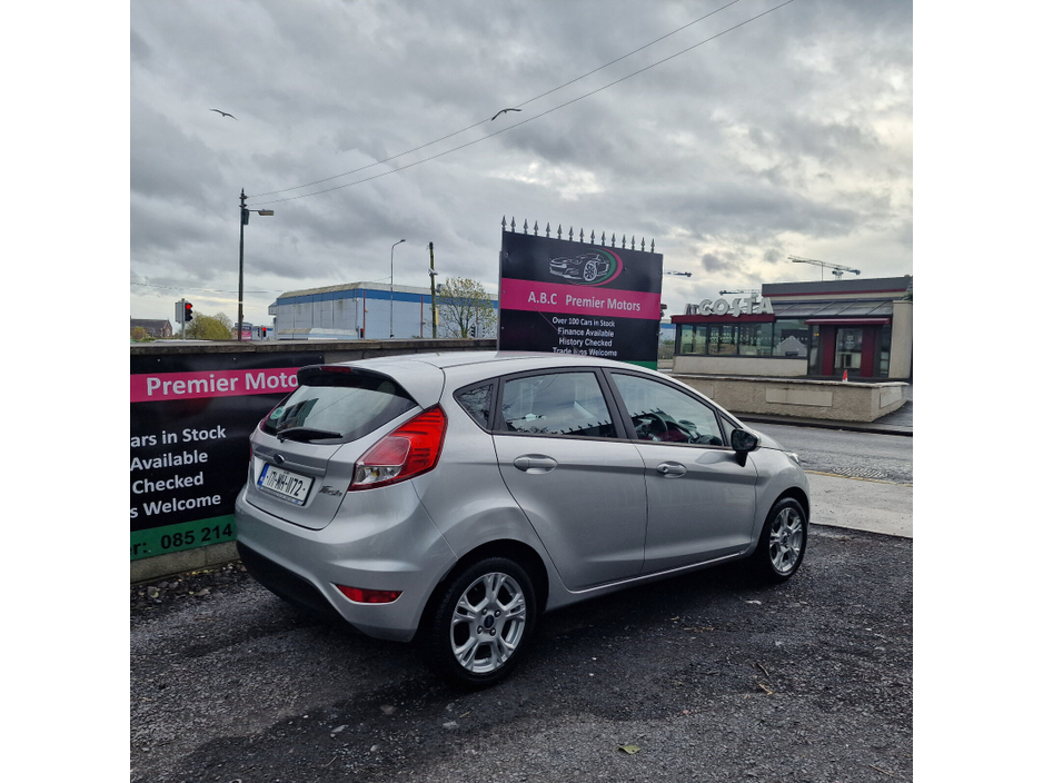 2017 Ford Fiesta - image 3