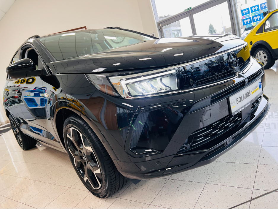 2024 Opel Grandland NOW SOLD THANK YOU www.bolands.ie Est.1955