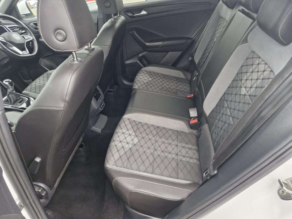 2022 Volkswagen T-Roc - image 11