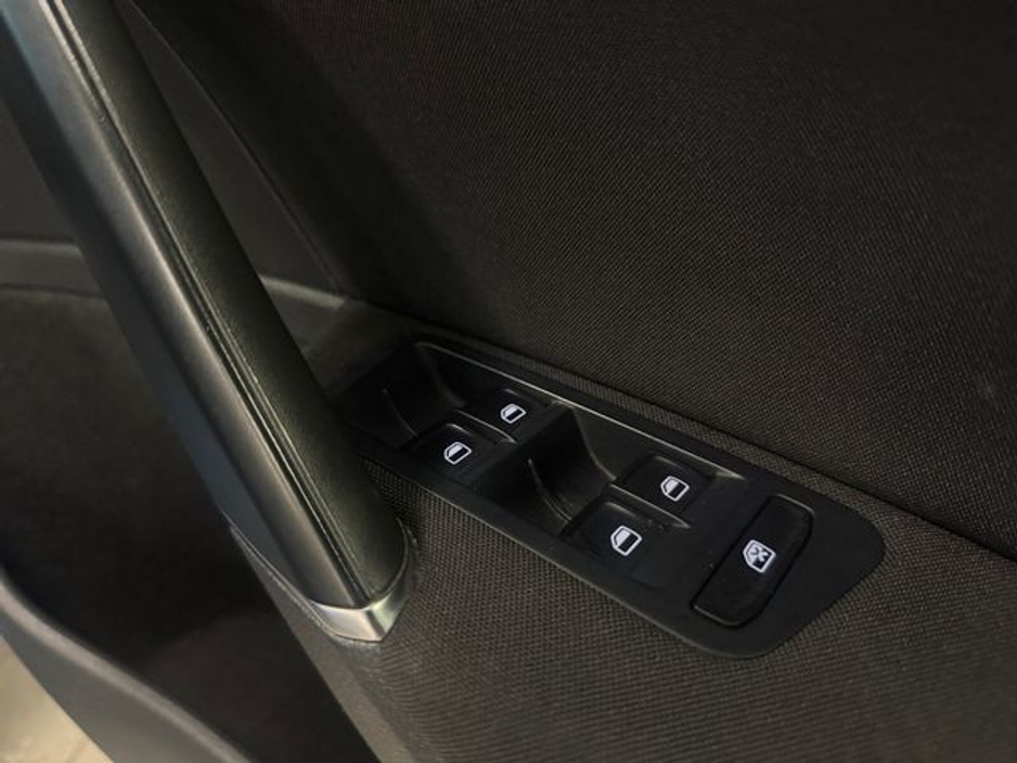 2015 Volkswagen Golf - image 12