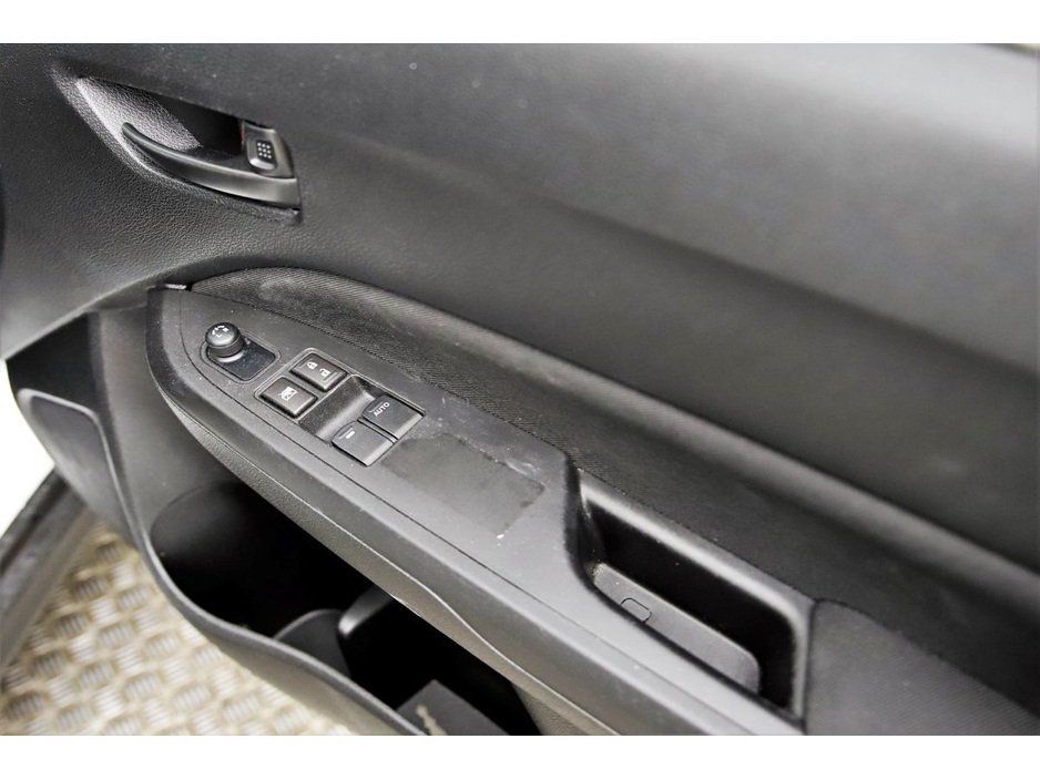 2023 Suzuki Vitara - image 21