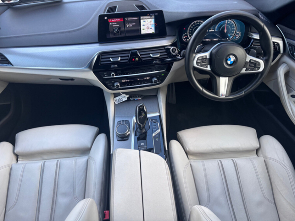 2017 BMW 5 Series 530E  M SPORT HYBRID // CREAM LEATHER INTERIOR // 292BHP €19,500