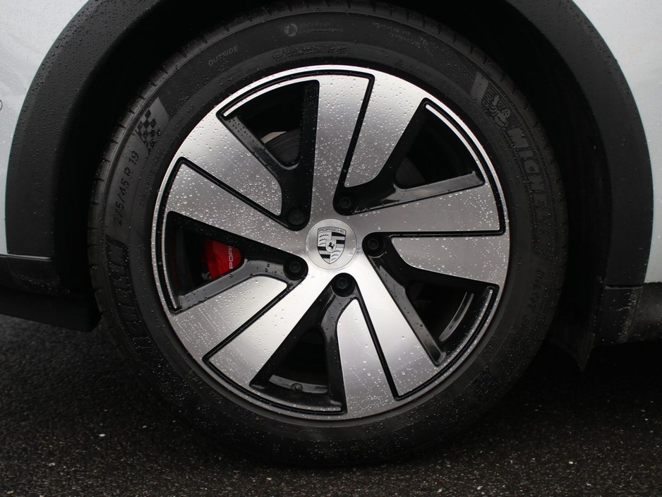 2026 Porsche Taycan 4S Cross Turismo €164,000