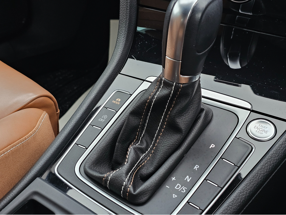 2014 Volkswagen Golf - image 22