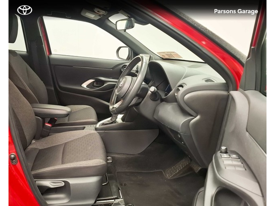 2023 Toyota Yaris Cross - image 8