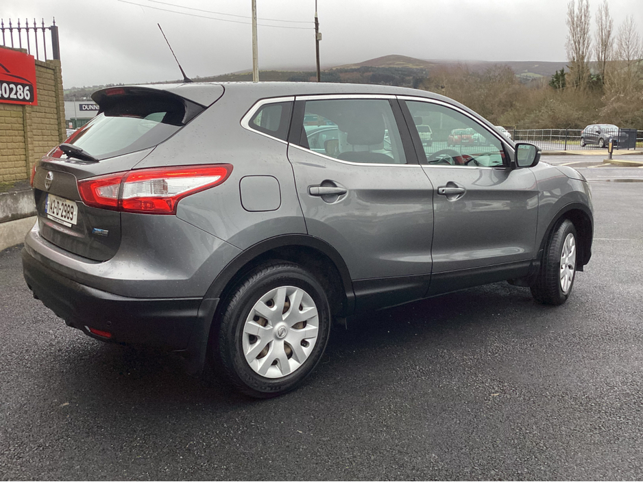 2014 Nissan Qashqai - image 4