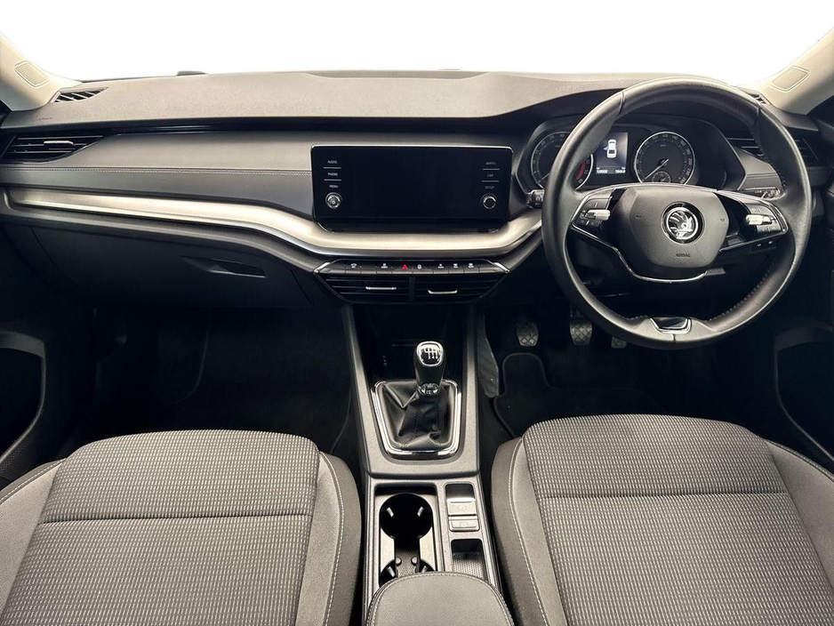 2023 Skoda Octavia - image 8