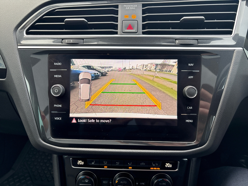 2020 Volkswagen Tiguan - image 23