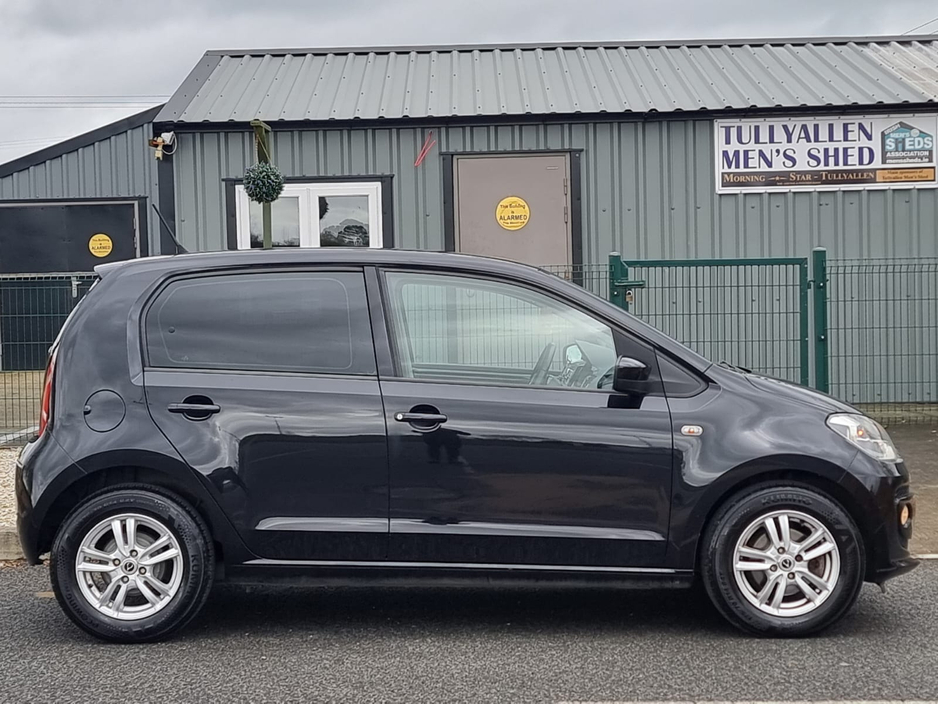 2014 Volkswagen up! - image 3