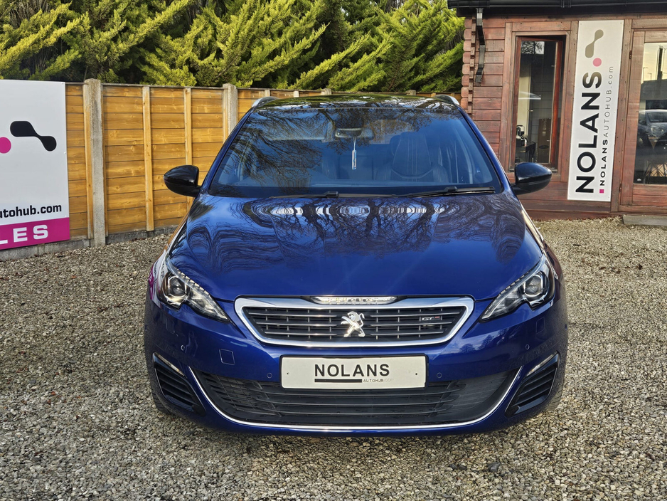 2016 Peugeot 308 - image 2