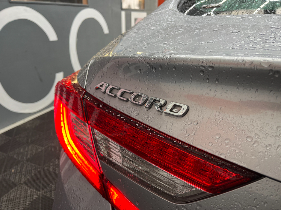 2020 Honda Accord €27950 2020 HONDA ACCORD EX 2.0 AUTOMATIC / CRUISE CONTROL / REVERSE CAMERA / ELECTRIC MEMORY & HEATED SEATS / HEATED REAR SEATS €27,950