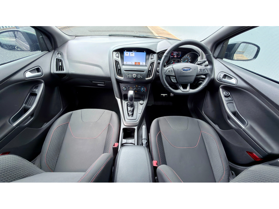 2017 Ford Focus - image 15