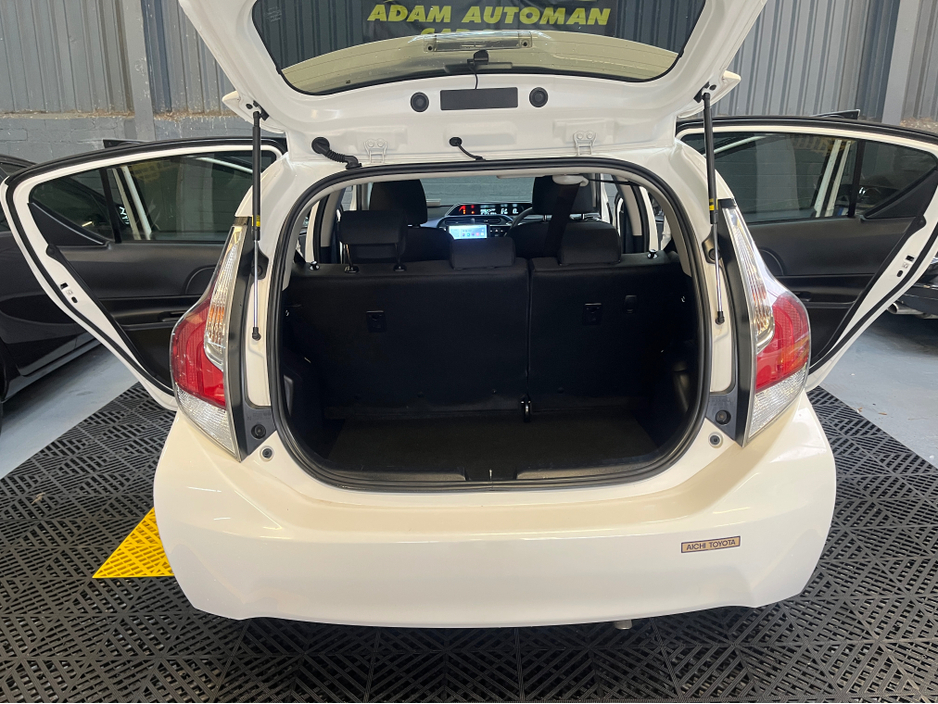 2016 Toyota Aqua - image 11